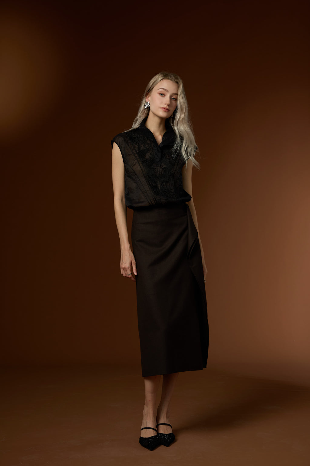 Elegant solid-color high-collar vest and skirt set