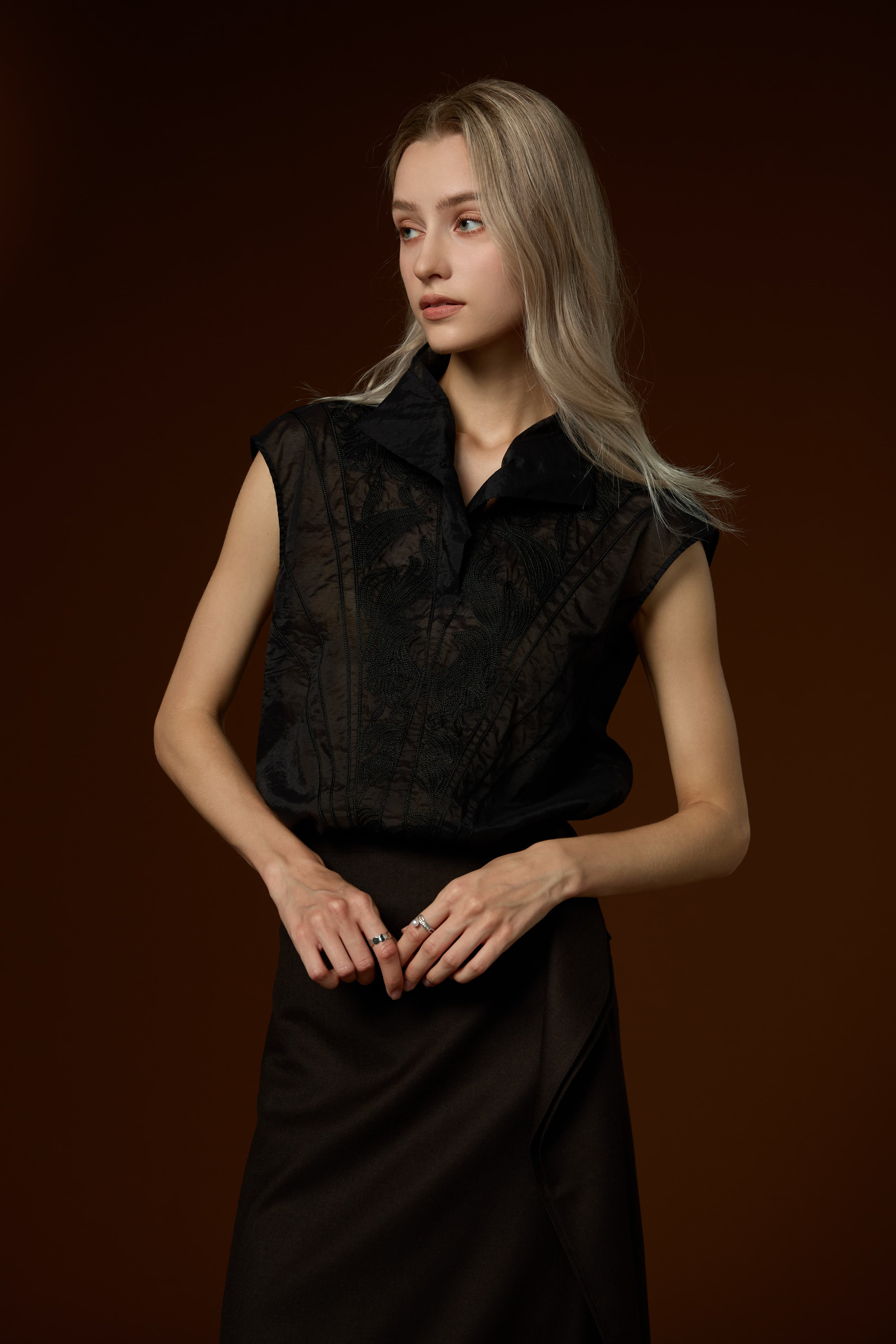 Elegant solid-color high-collar vest and skirt set