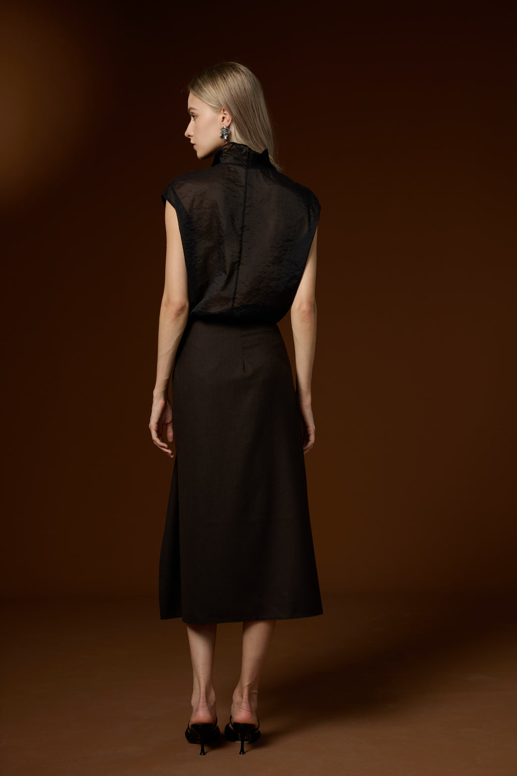 Elegant solid-color high-collar vest and skirt set