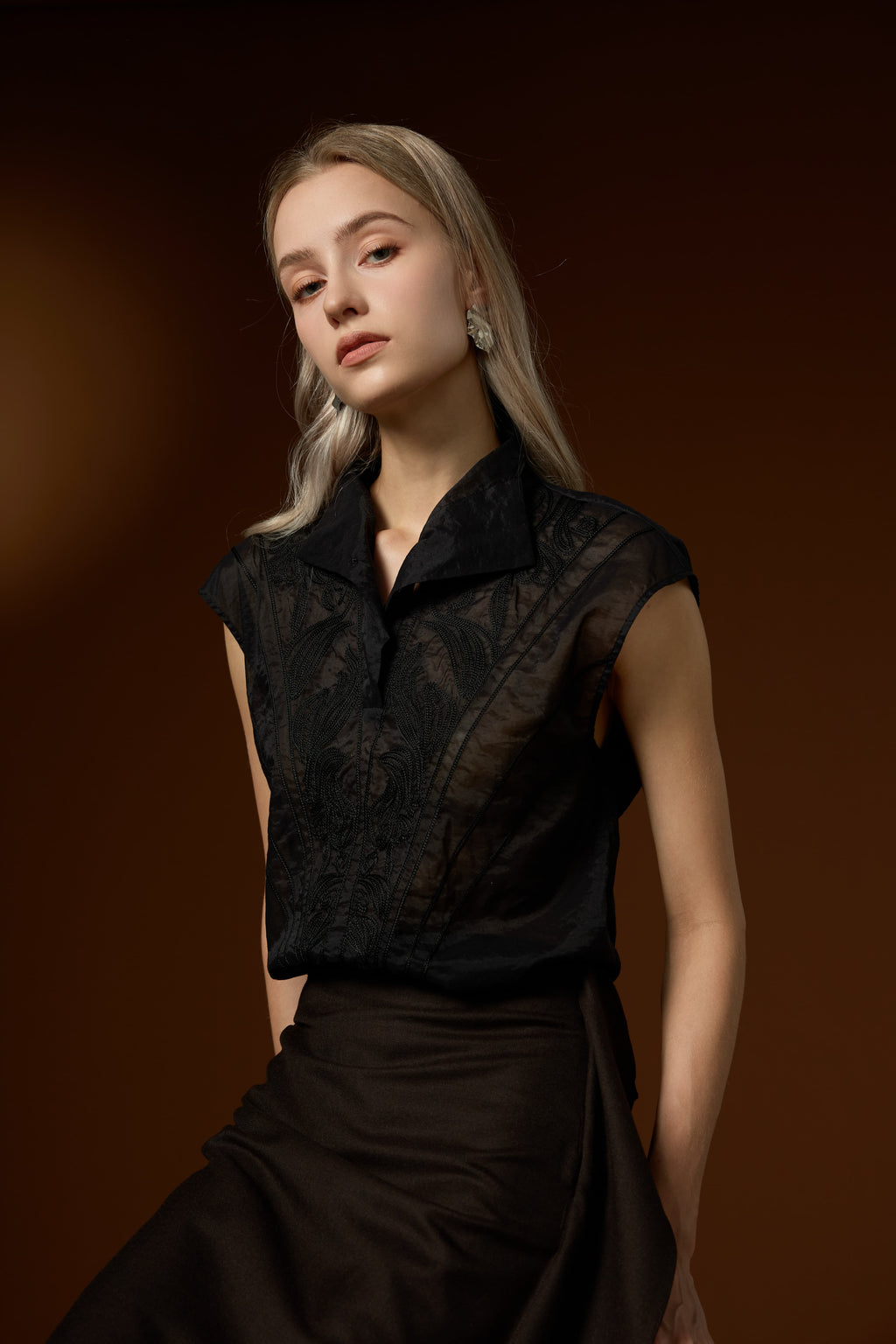 Elegant solid-color high-collar vest and skirt set